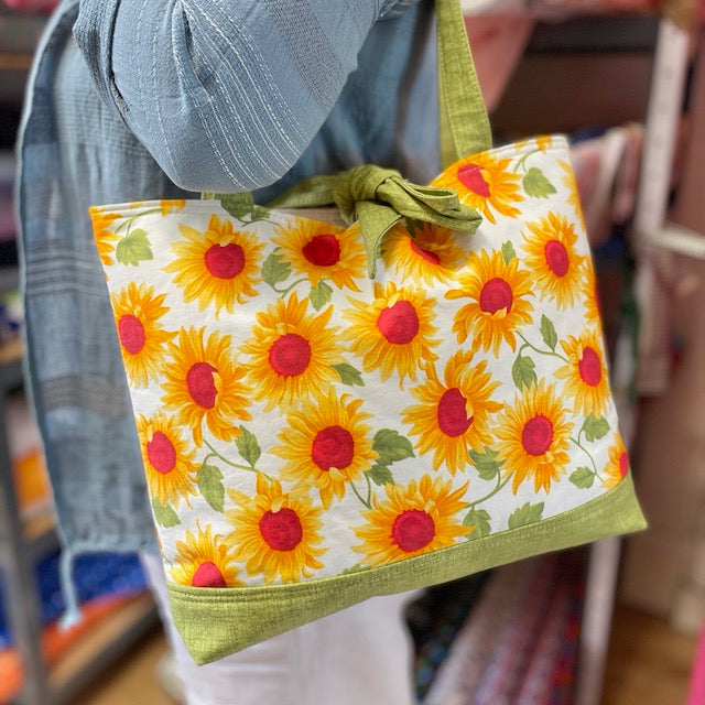 VIDEO TUTORIAL to make this very popular tie top two tone tote bag