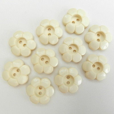 Daisy Flower Button - Cream No.8