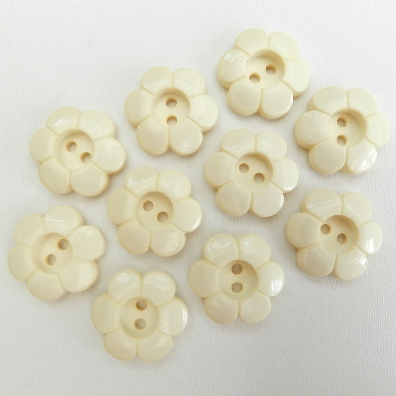Daisy Flower Button 15mm - cream no 8